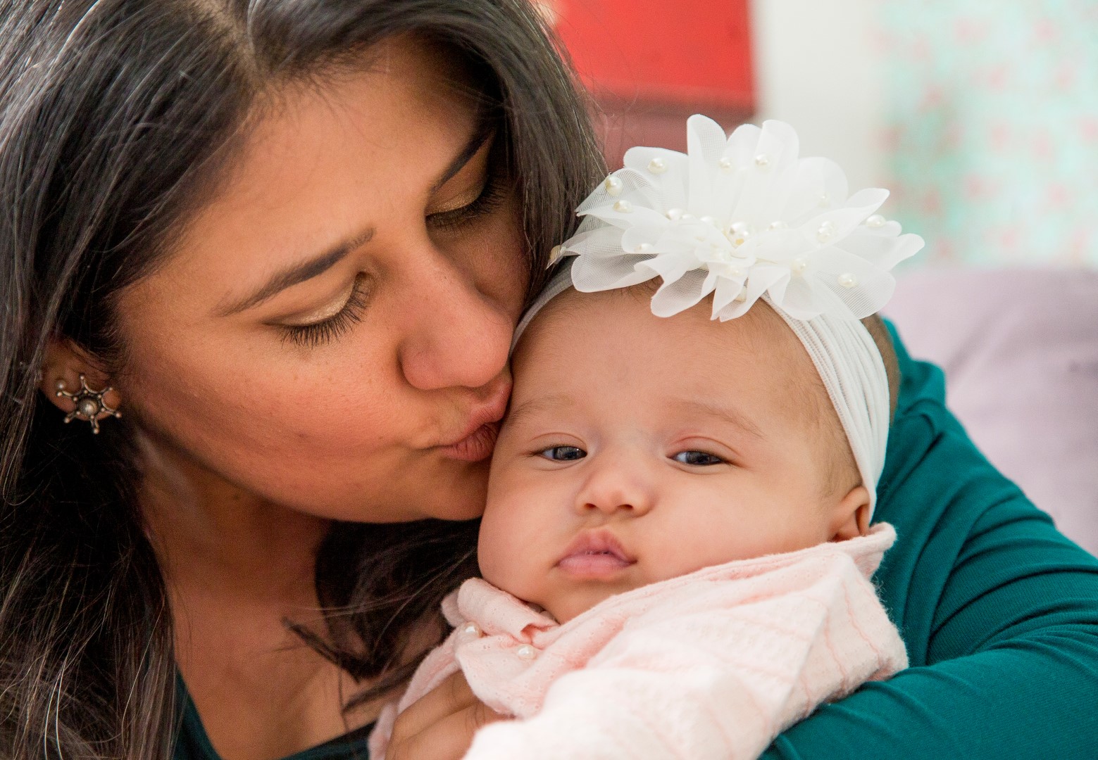 Renata Souza com sua filha Luiza, hoje com 3 meses. Foram 3 anos entre a descoberta da doença, tratamento e a gravidez. Renata Souza com sua filha Luiza, hoje com 3 meses. Foram 3 anos entre a descoberta da doença, tratamento e a gravidez.