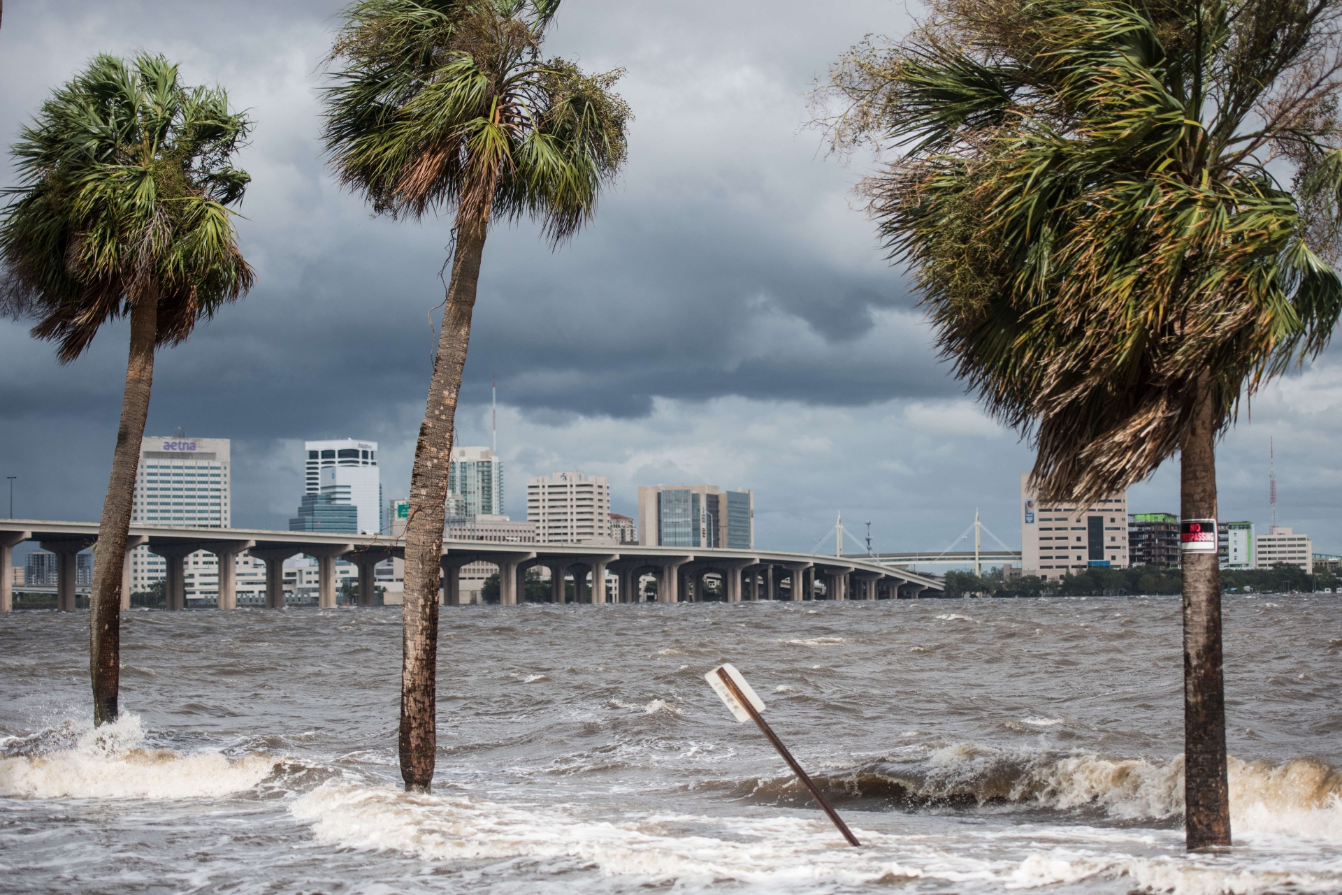 Passagem do Irma por Jacksonville, na Flórida, no dia 11. Foto: Sean Rayford/Getty Images/AFP