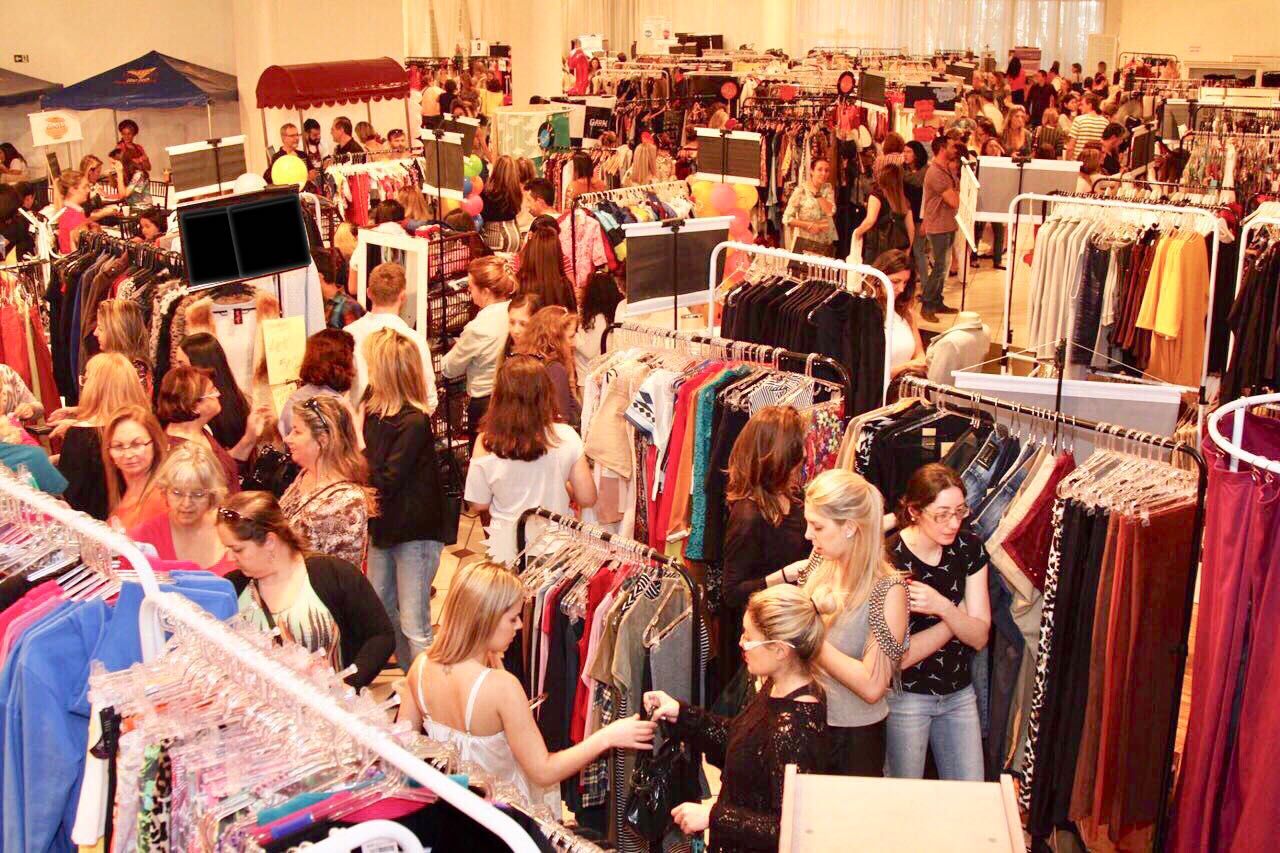Bazar terá mais de 20 mil produtos disponíveis, entre roupas, calçados e acessórios.  Foto: Divulgação. 