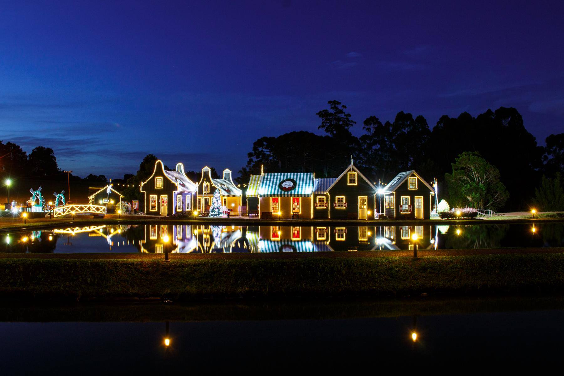 Luzes e sons no Natal do Parque Histórico de Carambeí