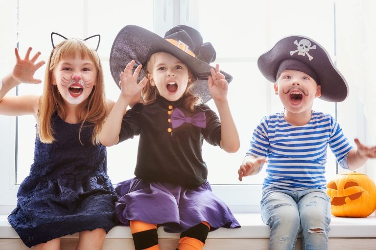 Choveu? Leve a festa para dentro de cada e divirta-se mesmo assim. Foto: Bigstock