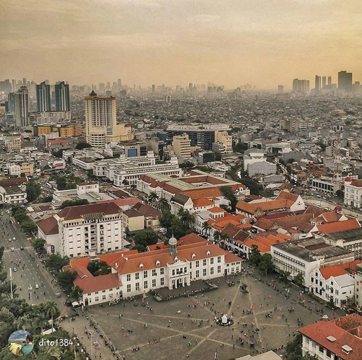 Jakarta. Fonte: @dito1384 @jakarta Jakarta. Fonte: @dito1384 @jakarta