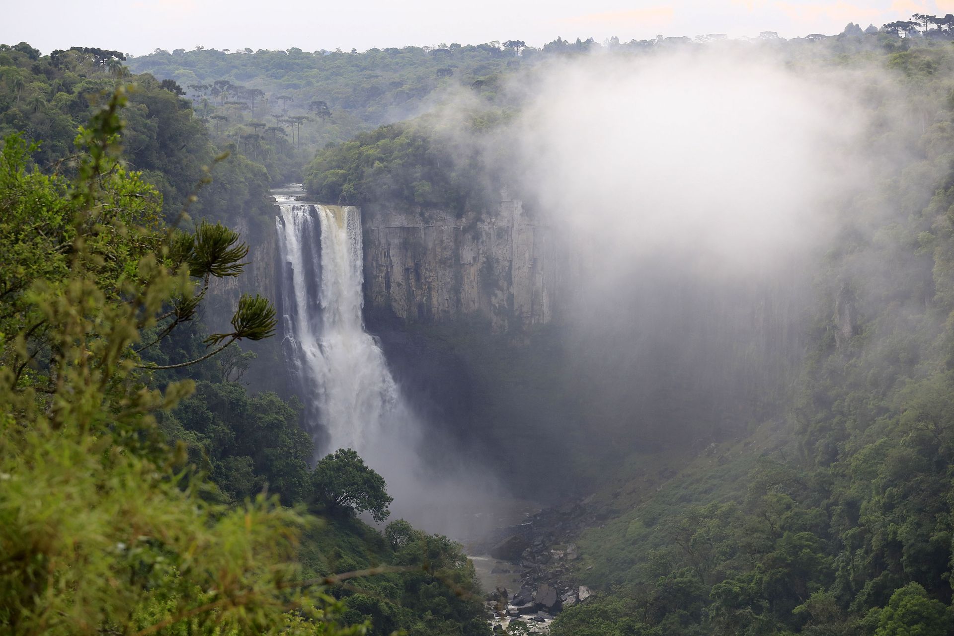 Salto São João, com 85 metros de altura, é um dos mais conhecidos de Prudentópolis.
Foto: Divulgação/AEN.