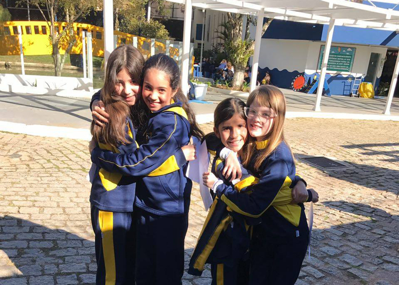 Para a diretora da Escola Atuação, a volta às aulas é também o momento de reencontrar os amigos que não conviveram juntos durante as férias. Foto: Divulgação. Para a diretora da Escola Atuação, a volta às aulas é também o momento de reencontrar os amigos que não conviveram juntos durante as férias. Foto: Divulgação.