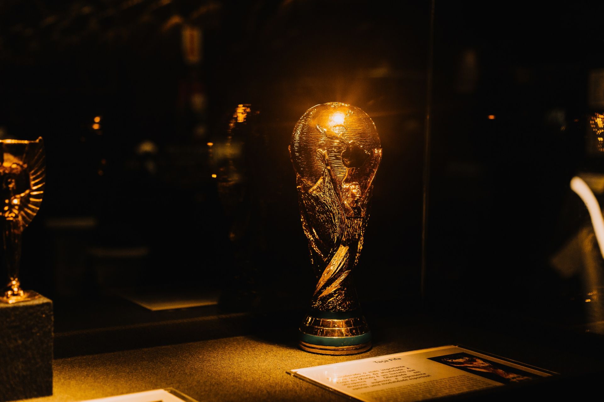 Exposição tem artigos de todas as Copas realizadas desde 1930. Foto: divulgação.