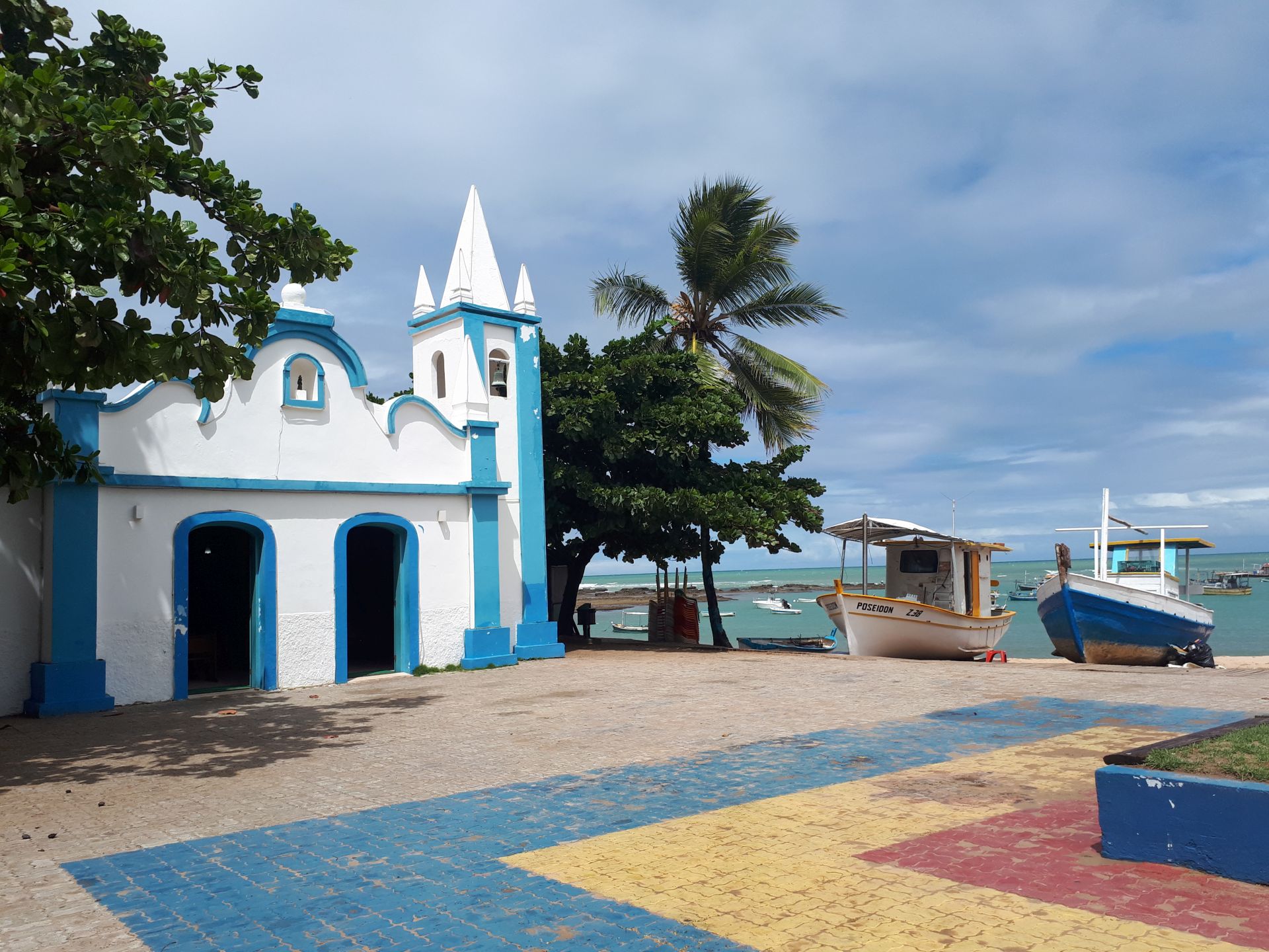 A Capela de São Francisco de Assis faz companhia ao mar. Foto: Carolina Werneck/Gazeta do Povo A Capela de São Francisco de Assis faz companhia ao mar. Foto: Carolina Werneck/Gazeta do Povo
