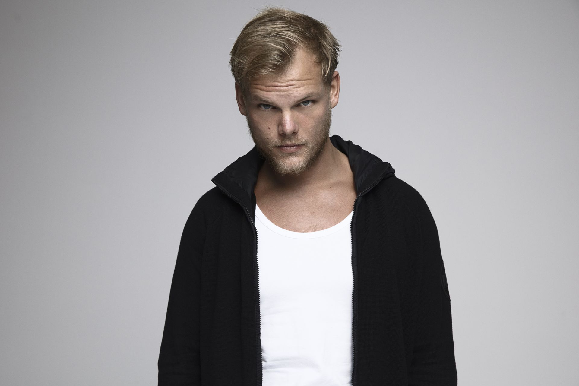 DJ Avicii foi encontrado morto nesta sexta (20/04), aos 28 anos (Foto: Wikimedia Commons)
