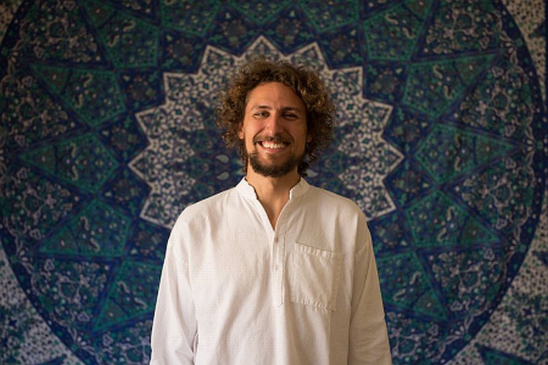 A vivência será ministrada pelo professor de professor de Kundalini yoga e Hatha yoga, terapeuta de Reiki e Cura Vibracional Tibetana Luiz Pura Luz A vivência será ministrada pelo professor de professor de Kundalini yoga e Hatha yoga, terapeuta de Reiki e Cura Vibracional Tibetana Luiz Pura Luz