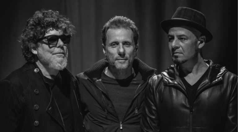 Branco Melo, a esquerda, é um dos três remanescentes dos Titãs (ao lado de Tony Belloto e Sérgio Brito). Foto: divulgação.