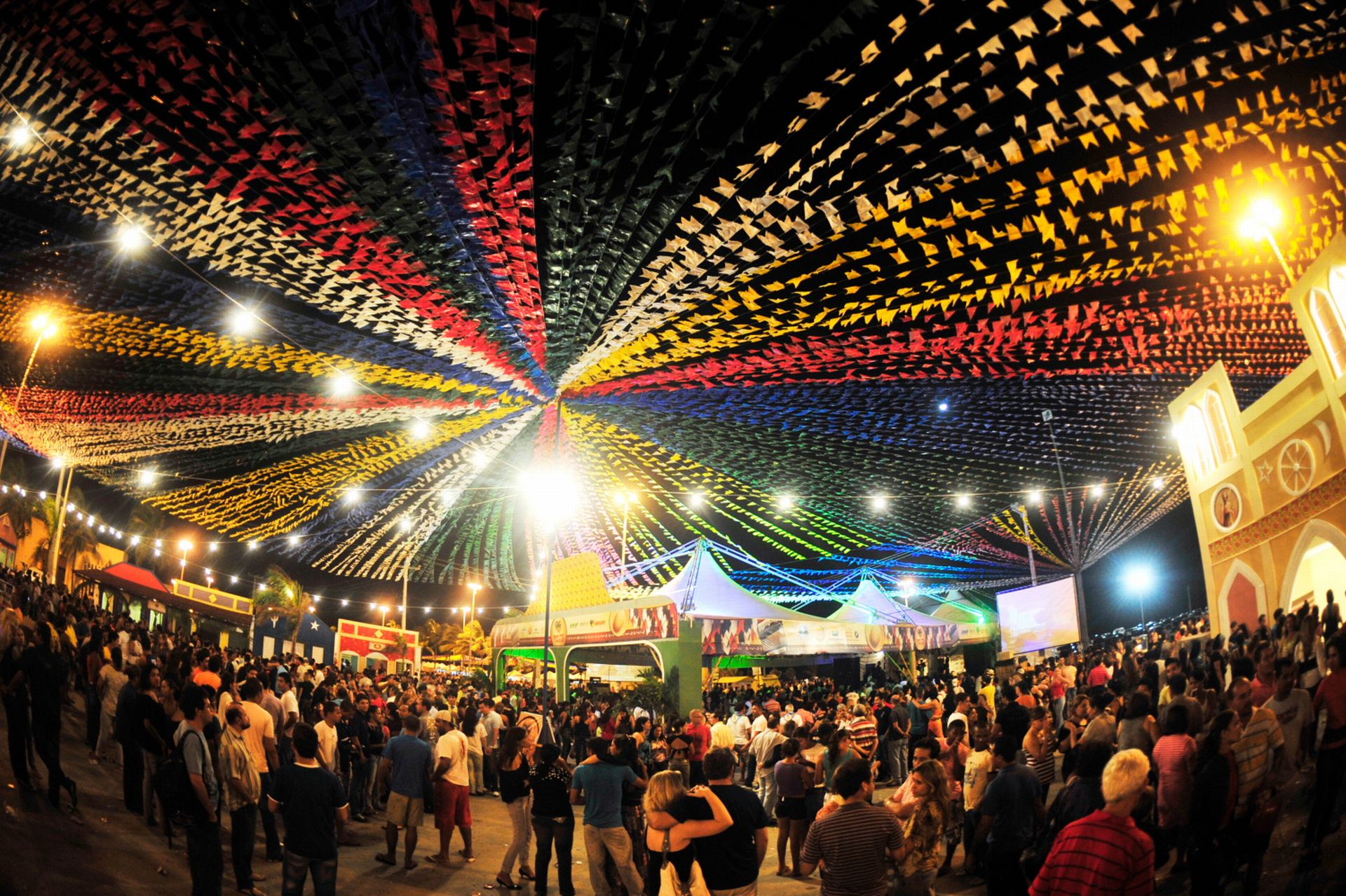 As festas juninas de Portugal surgiram ainda no século XIV. Foto: divulgação. As festas juninas de Portugal surgiram ainda no século XIV. Foto: divulgação.