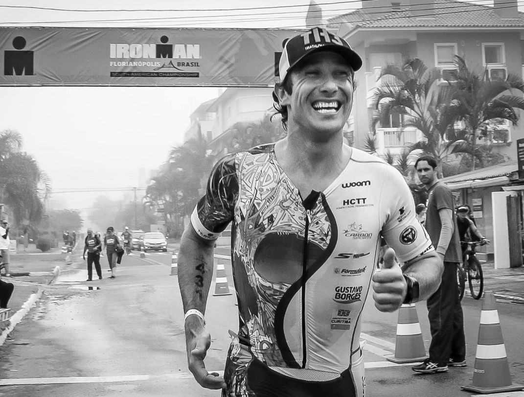 O arquiteto Thiago Mattar Assad insistiu em treinar e participar de competições mesmo lesionado e isso aumentou a gravidade do quadro. (Foto: arquivo pessoal). O arquiteto Thiago Mattar Assad insistiu em treinar e participar de competições mesmo lesionado e isso aumentou a gravidade do quadro. (Foto: arquivo pessoal).