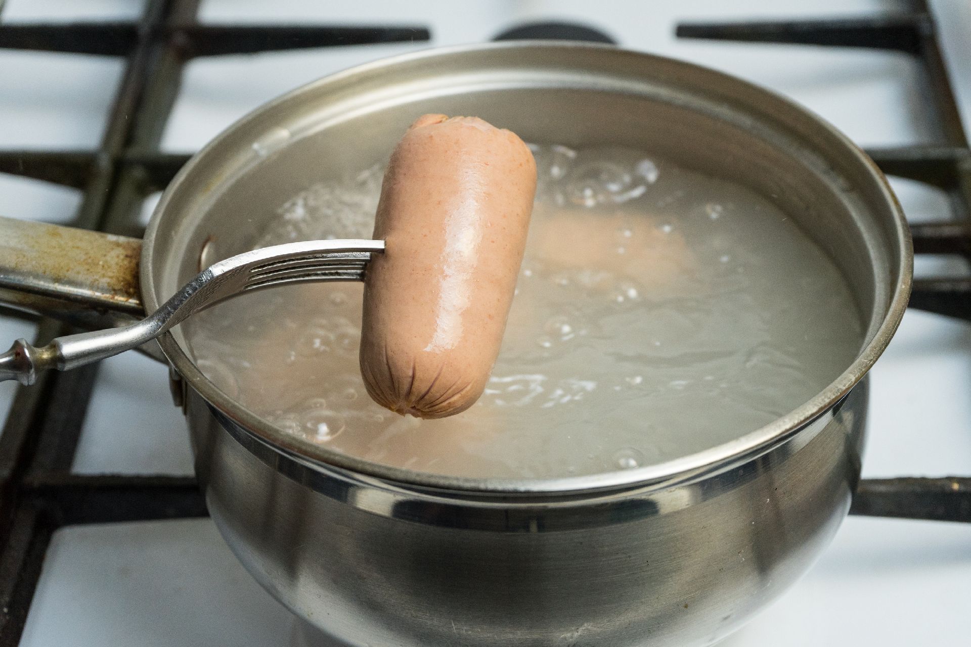 Água de salsicha era vendida com promessa de emagrecer, rejuvenescer e auxiliar na memória. Foto: Bigstock