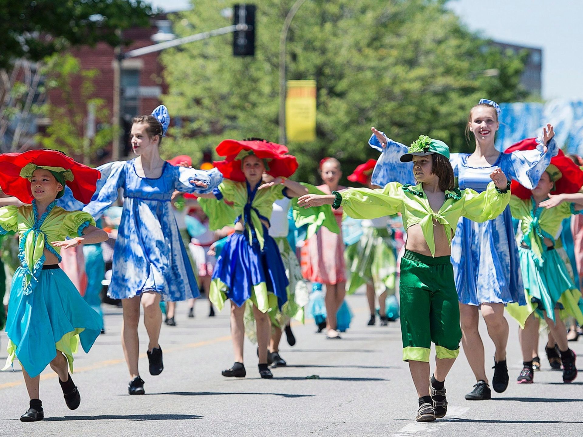 Parada do dia de St. Jean Baptiste, em Quebec. Foto: CBC/divulgação. Parada do dia de St. Jean Baptiste, em Quebec. Foto: CBC/divulgação.