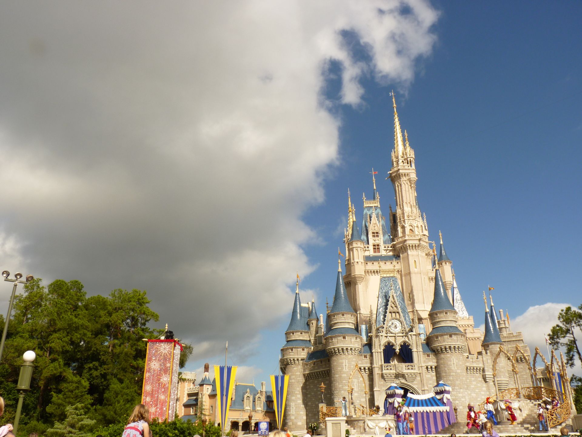 O aplicativo My Disney Experience permite agendar atrações e fazer reservas nos restaurantes do resort. Foto: VisualHunt. O aplicativo My Disney Experience permite agendar atrações e fazer reservas nos restaurantes do resort. Foto: VisualHunt.