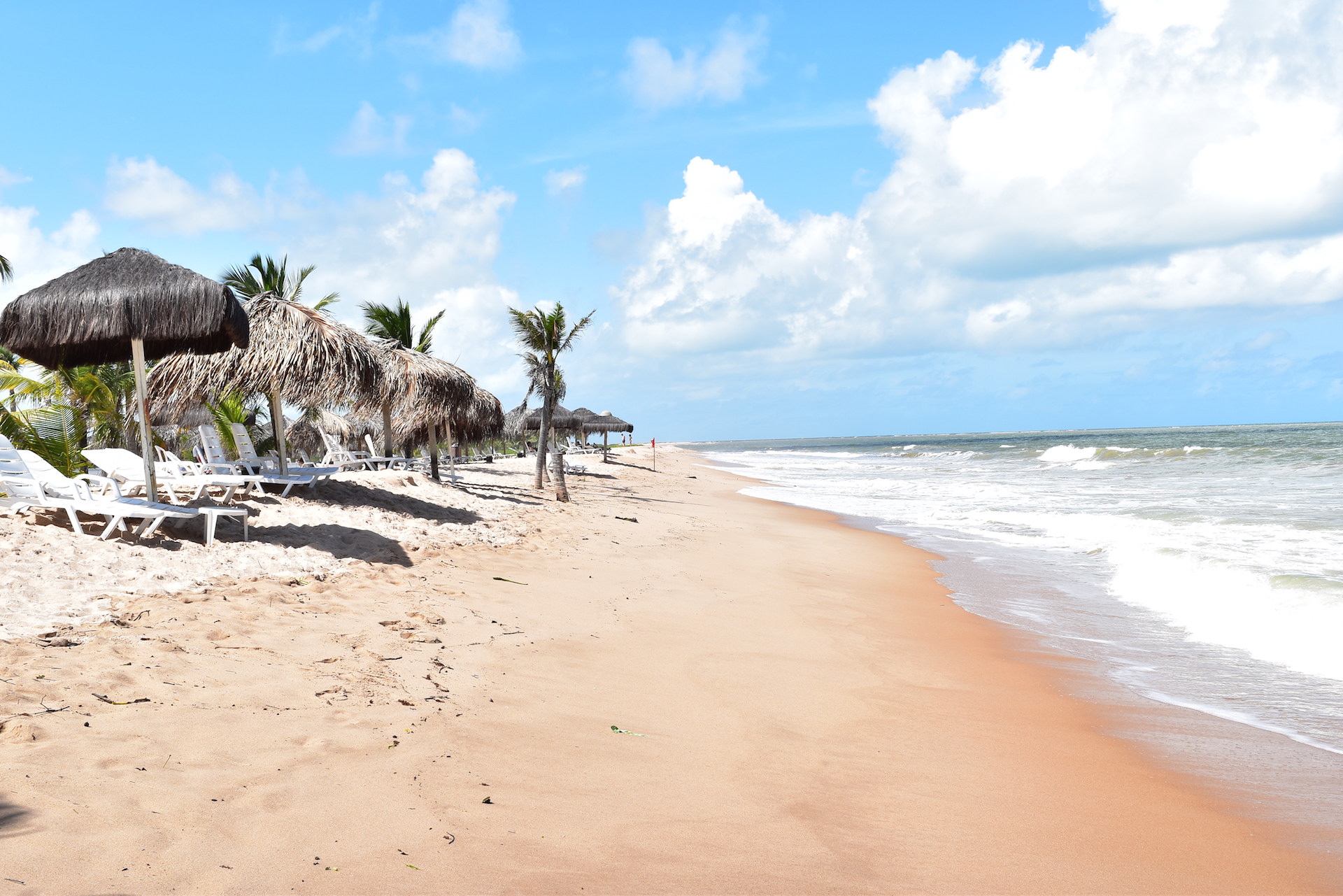A área da praia reserva quilômetros de belas paisagens para uma caminhada. Foto: Guilherme Grandi/Gazeta do Povo. A área da praia reserva quilômetros de belas paisagens para uma caminhada. Foto: Guilherme Grandi/Gazeta do Povo.