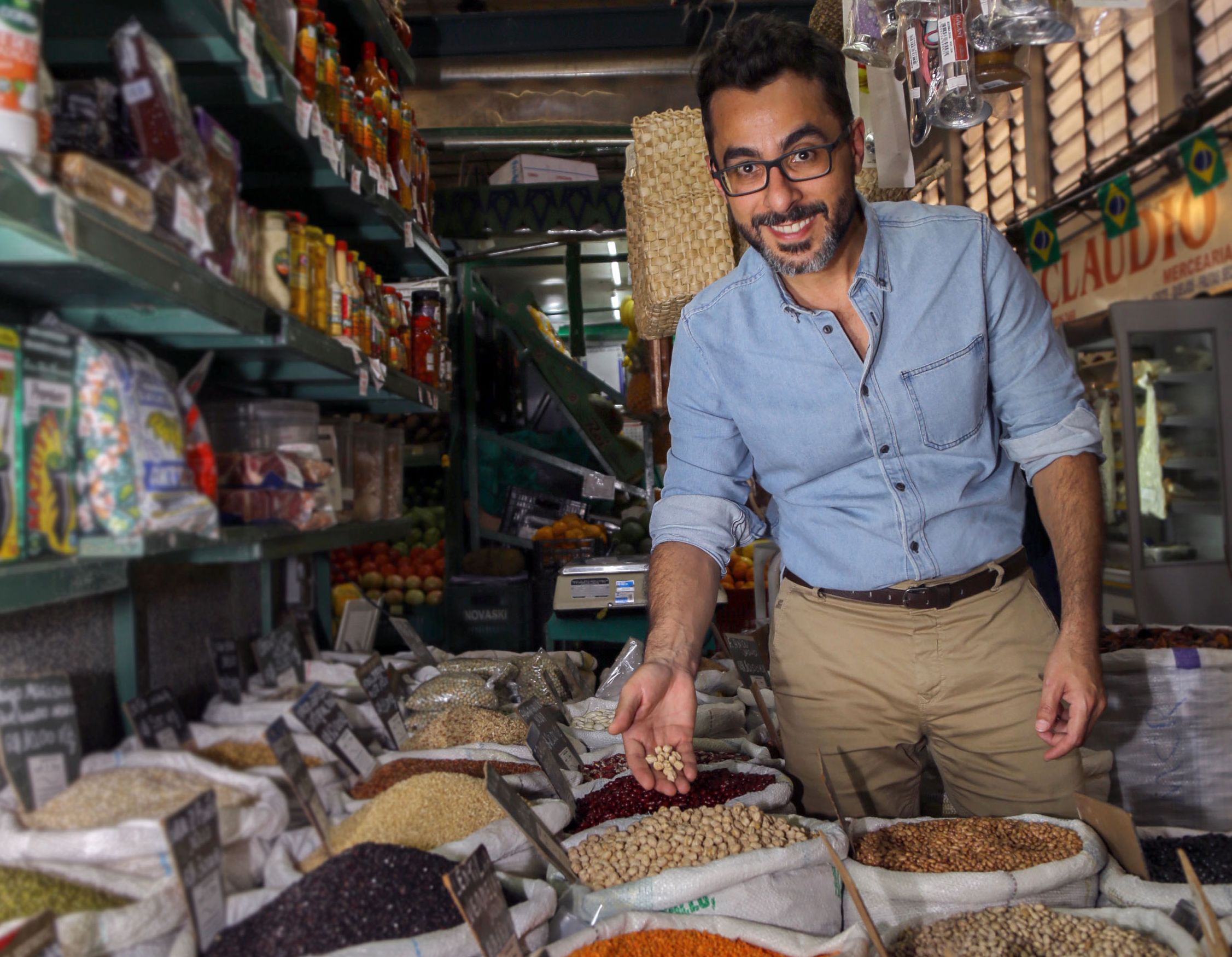 Hertz Wendell investe em vários produtos e rituais para cuidar da aparência. (Foto: Joel Rocha). Hertz Wendell investe em vários produtos e rituais para cuidar da aparência. (Foto: Joel Rocha).