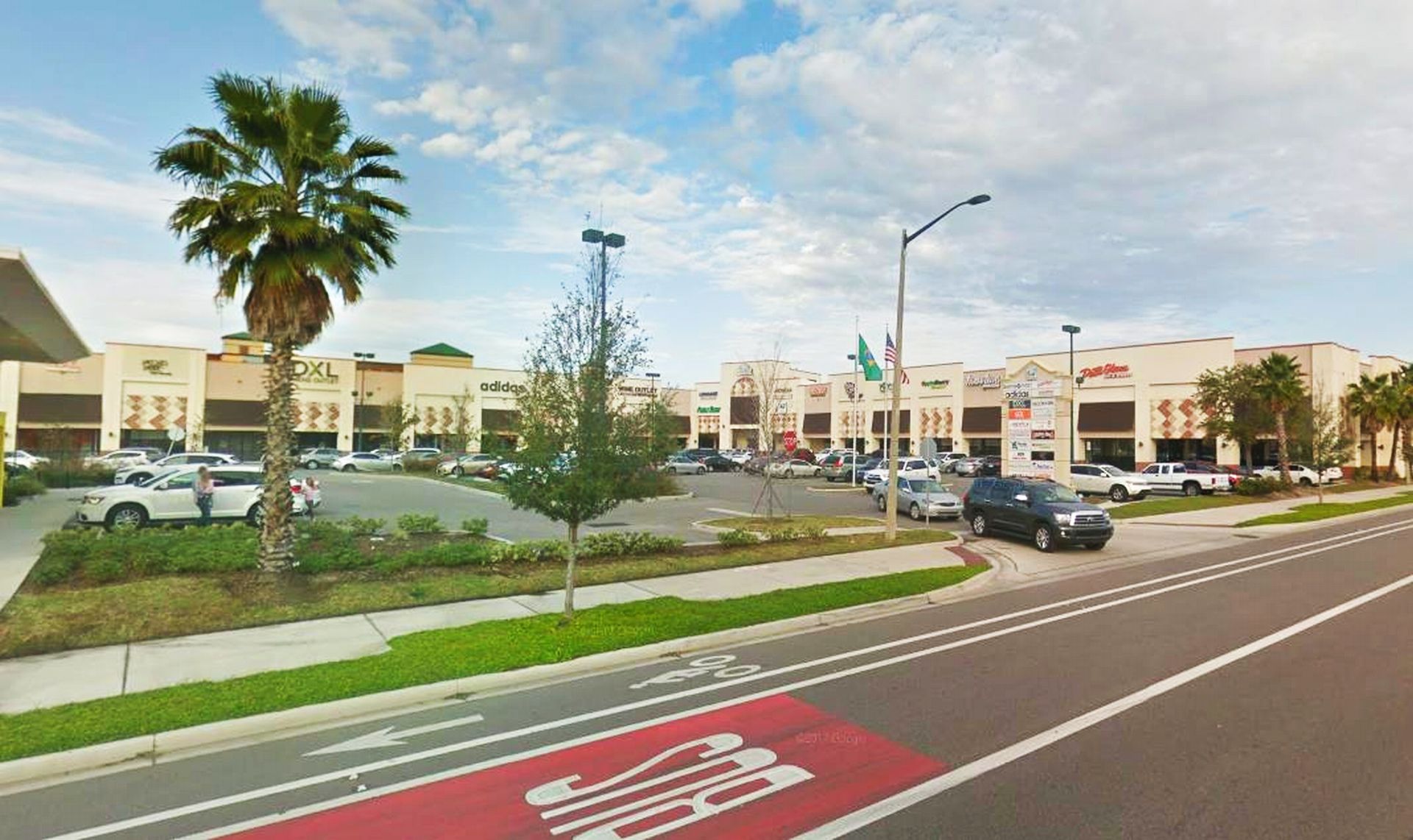 A área da International Drive é o principal eixo turístico de Orlando, e lá há hotéis e restaurantes para todos os bolsos. Foto: reprodução Google. A área da International Drive é o principal eixo turístico de Orlando, e lá há hotéis e restaurantes para todos os bolsos. Foto: reprodução Google.