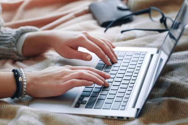 Mulheres respondem principais dúvidas ao receber o diagnóstico de um câncer Mulheres respondem principais dúvidas ao receber o diagnóstico de um câncer