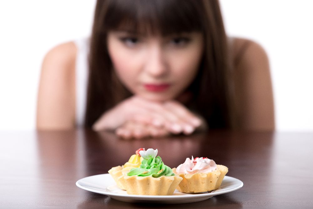 Comer à vontade, em dias alternados, ou ficar longos períodos sem comer é a indicação do "jejum intermitente", mas há riscos. Foto: Bigstock Comer à vontade, em dias alternados, ou ficar longos períodos sem comer é a indicação do "jejum intermitente", mas há riscos. Foto: Bigstock
