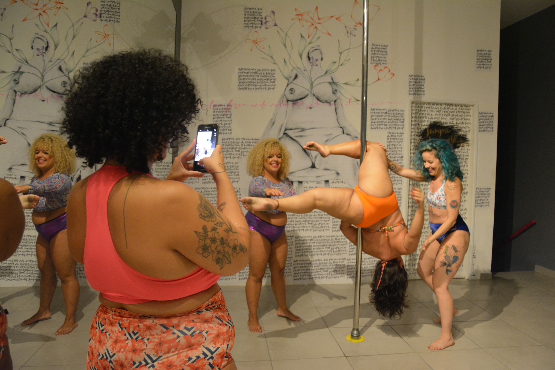 No Maravilhosas Corpo de Baile, de São Paulo, o estímulo é para que as alunas notem o que o seu corpo consegue fazer. Foto: Divulgação No Maravilhosas Corpo de Baile, de São Paulo, o estímulo é para que as alunas notem o que o seu corpo consegue fazer. Foto: Divulgação