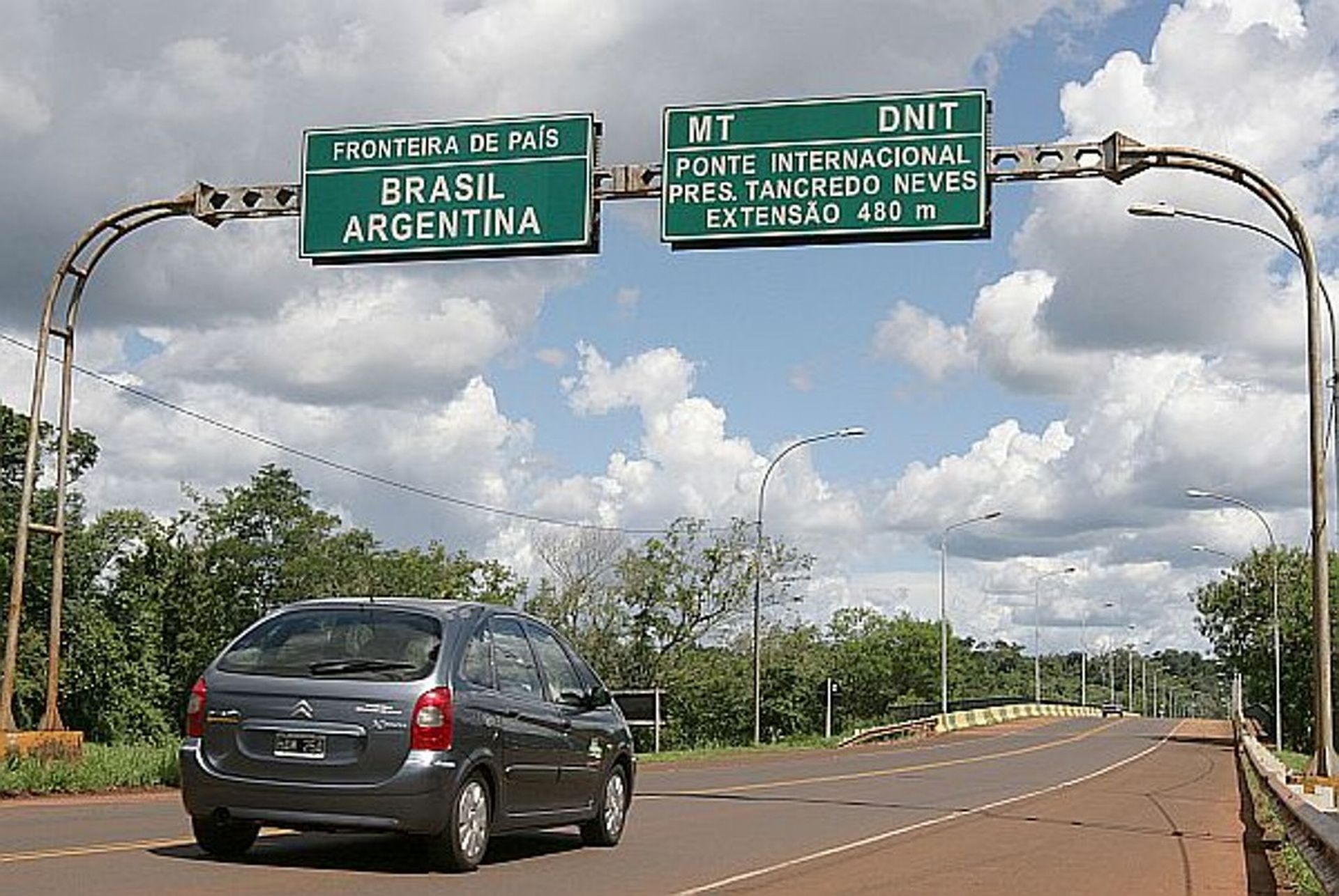 O seguro é exigido já na fronteira entre os países. Foto: arquivo/Gazeta do Povo.
