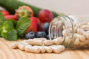 Uso da biotina, suplemento de vitamina, altera diagnóstico de doenças da tireoide Excesso de algumas vitaminas, como a D, são mais nocivas do que a sua falta. (Foto: Bigstock)