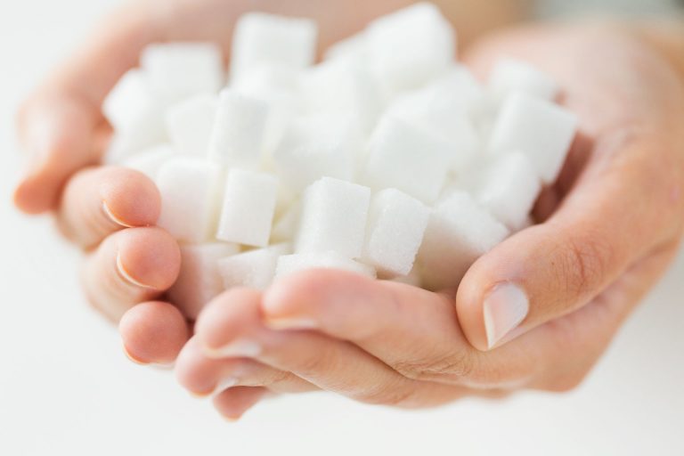 Refrigerantes, bolos, misturas para bolos e biscoitos serão impactados pela redução proposta pelo Ministério da Saúde. Foto: Bigstock