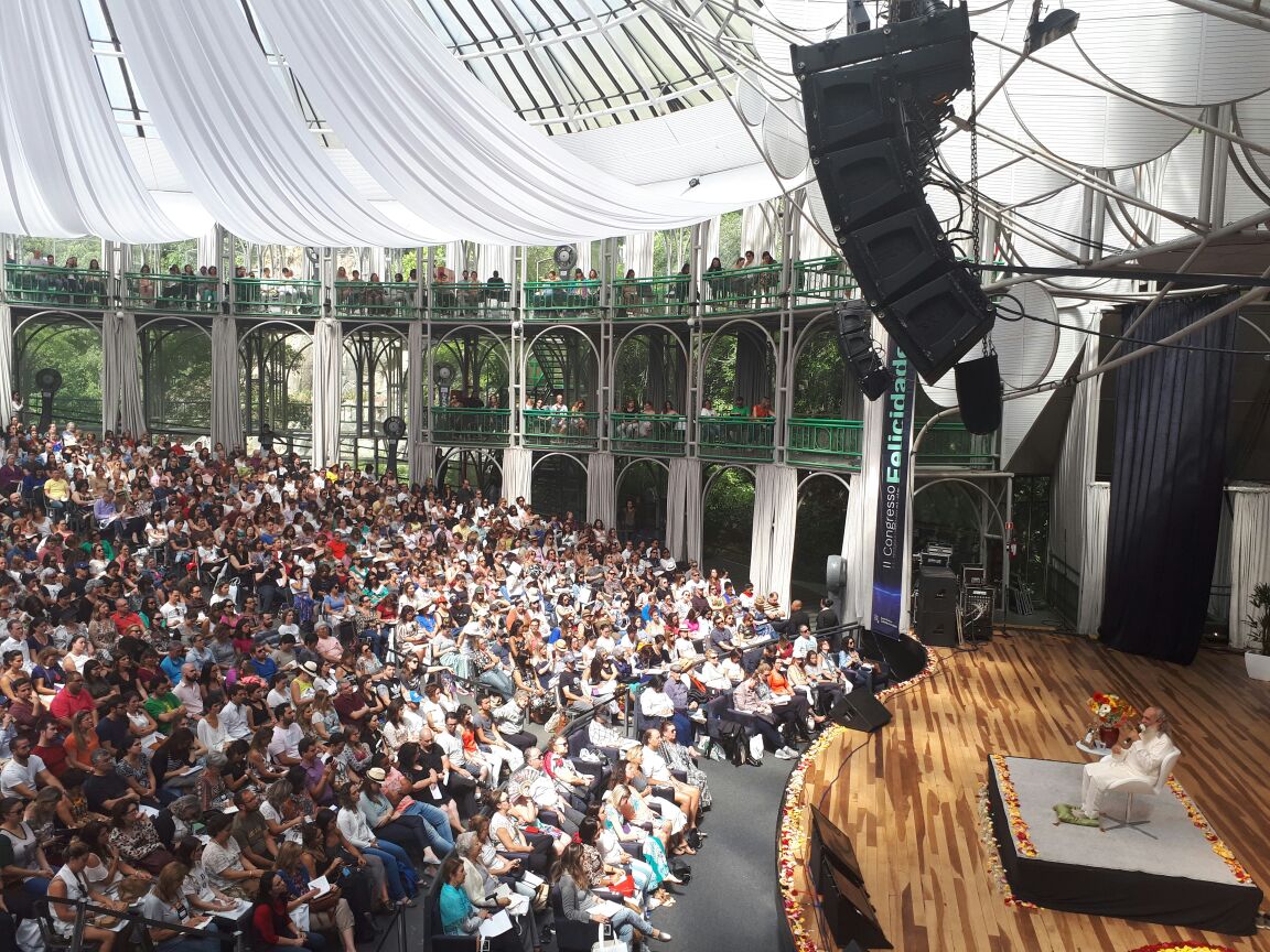 No ano passado, o Congresso da Felicidade foi realizado na Ópera de Arame e teve a presença do mestre espiritual paulista Sri Prem Baba. Foto: Carolina Werneck/Gazeta do Povo.