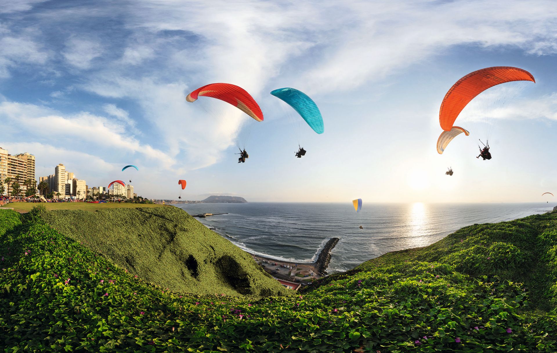 Pacotes da Peru Week 2018 incluem atividades como voos de parapente por Lima. Foto: PROMPERU/Divulgação. 