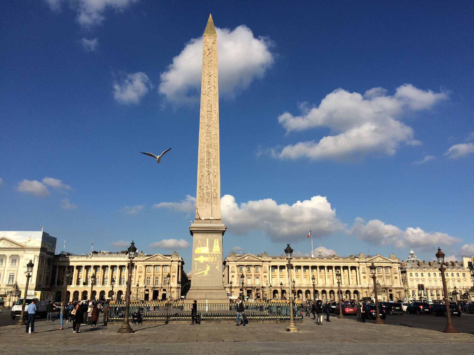 Os passeios vão além das visitas ao monumentos: são também resgates da história da cidade. Foto: Paris do Meu Jeito Os passeios vão além das visitas ao monumentos: são também resgates da história da cidade. Foto: Paris do Meu Jeito