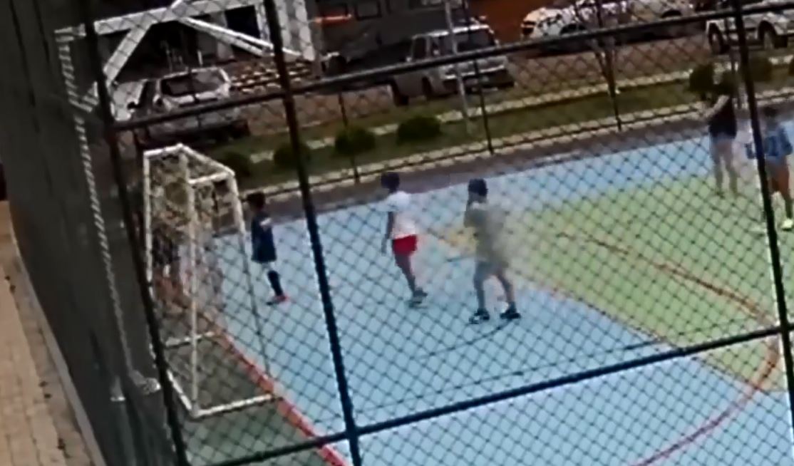 Criança de seis anos é agredida por pais de colega em Brasília (DF).  Foto: Reprodução