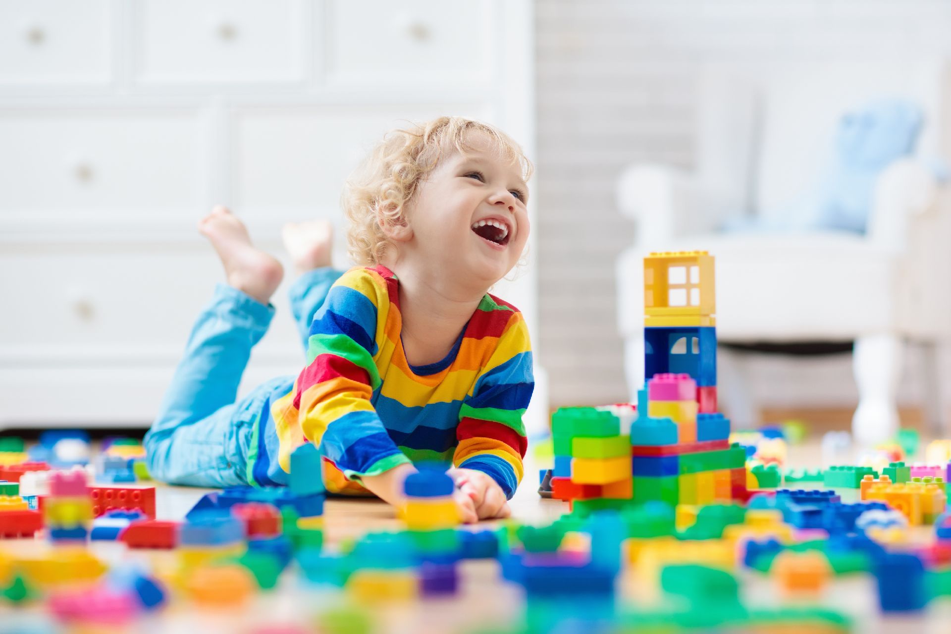 Faça chuva ou faça sol, tire os eletrônicos das crianças e promova brincadeiras em família. Foto: Bigstock Faça chuva ou faça sol, tire os eletrônicos das crianças e promova brincadeiras em família. Foto: Bigstock