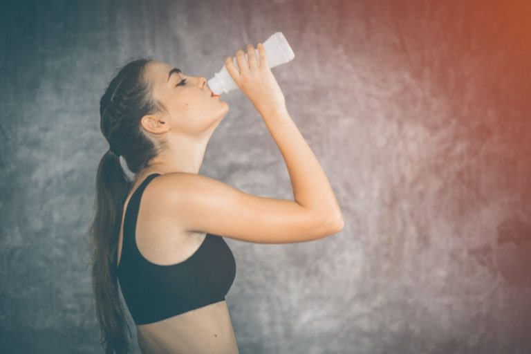 Na Inglaterra, pesquisadores reforçam benefícios do consumo de leite pós-treino nas academias para recuperação dos músculos (Foto: Bigstock)