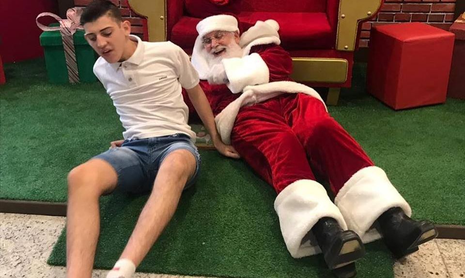 O autismo é um transtorno que tem como principal sintoma a dificuldade de interação social e comunicação, mas isso não foi obstáculo para o "Papai Noel". Foto: Arquivo pessoal