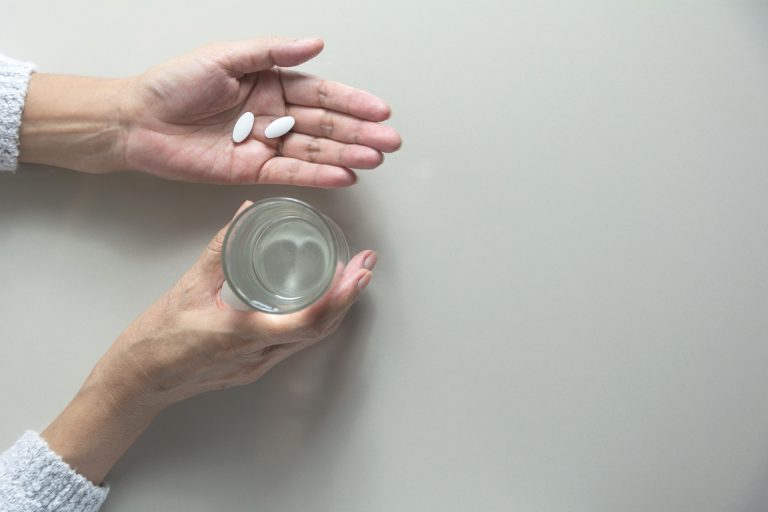 O Alzheimer causa uma deterioração do funcionamento cerebral com perda de funções cognitivas, prejuízos de atenção, memória e inteligência, entre outros efeitos. Foto: Bigstock.