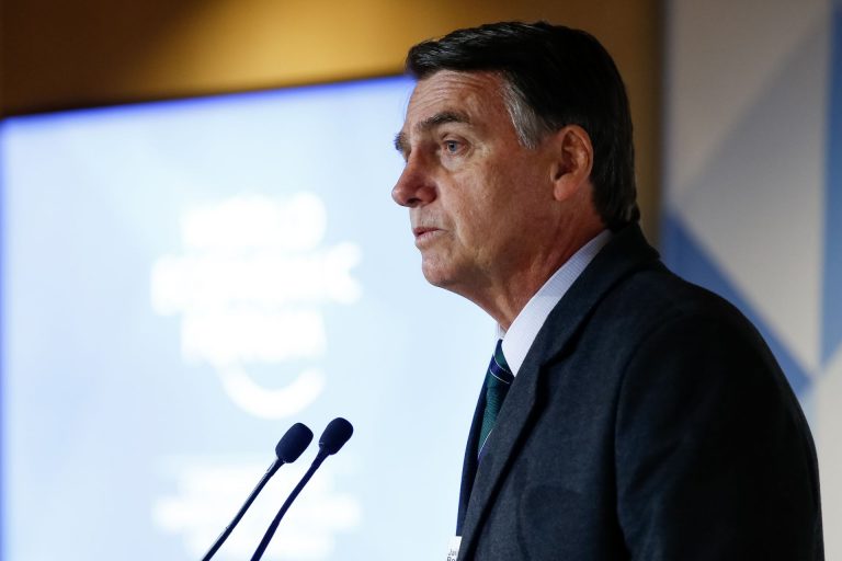 Presidente Bolsonaro foi diagnosticado com pneumonia na última quarta-feira (6) e saída do hospital será postergada, novamente (Foto: Alan Santos/arquivo/ Gazeta do Povo)