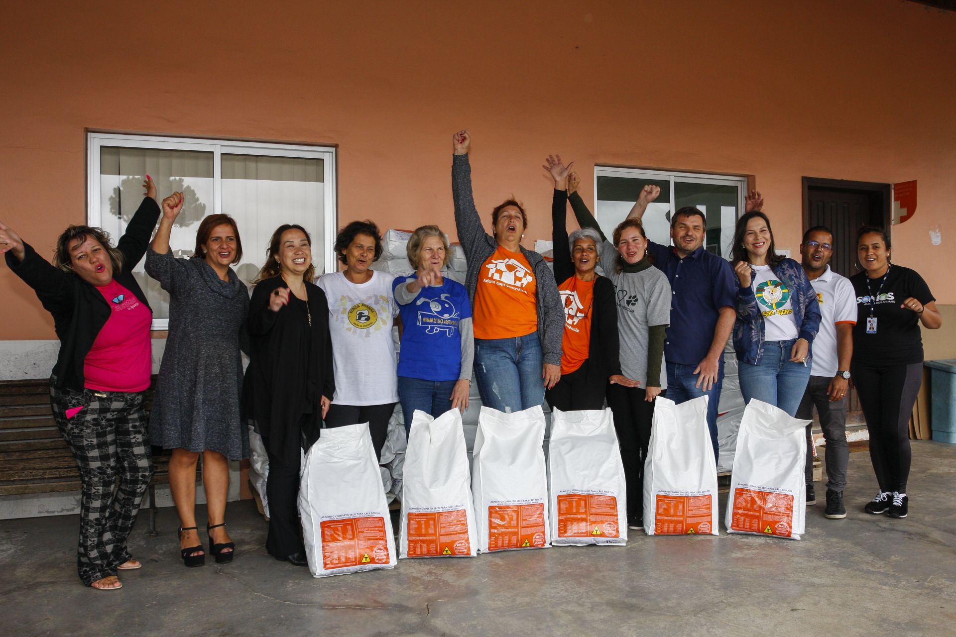 ONG's de proteção animal recebem mais de duas toneladas de ração, resultado da edição 2018 do concurso Cachorro do Ano (Foto: Cassiano Rosário / Gazeta do Povo / arquivo)