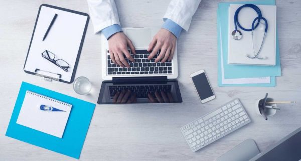 Brasileiros são campeões em pesquisas no Dr. Google Brasileiros são campeões em pesquisas no Dr. Google