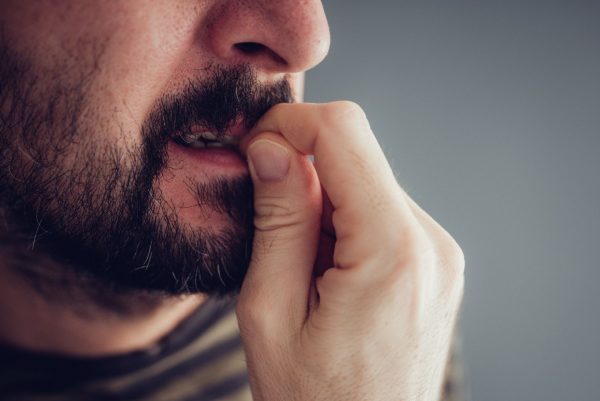 Onicofagia: quando roer as unhas não é mais uma questão de hábito e vira compulsão O problema afeta homens, mulheres e crianças que passam por situações de angústia, stress, ansiedade ou depressão. Foto: Bigstock