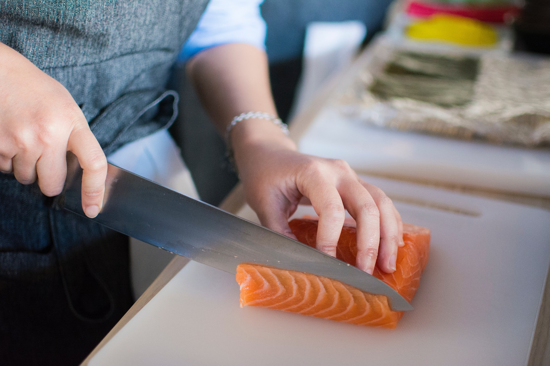 Salmão e outros peixes marinhos possuem Ômega 3 que age reduzindo a deterioração das funções cerebrais. Foto: Pexels. Salmão e outros peixes marinhos possuem Ômega 3 que age reduzindo a deterioração das funções cerebrais. Foto: Pexels.