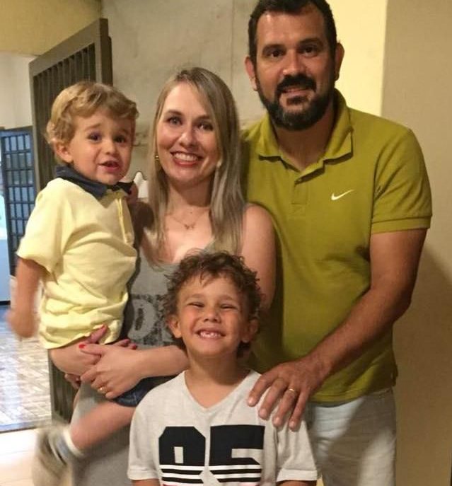 Para o menino Augusto, de 7 anos, o trabalho do médico otorrino se equipara a de um heroi. Foto: arquivo pessoal Para o menino Augusto, de 7 anos, o trabalho do médico otorrino se equipara a de um heroi. Foto: arquivo pessoal