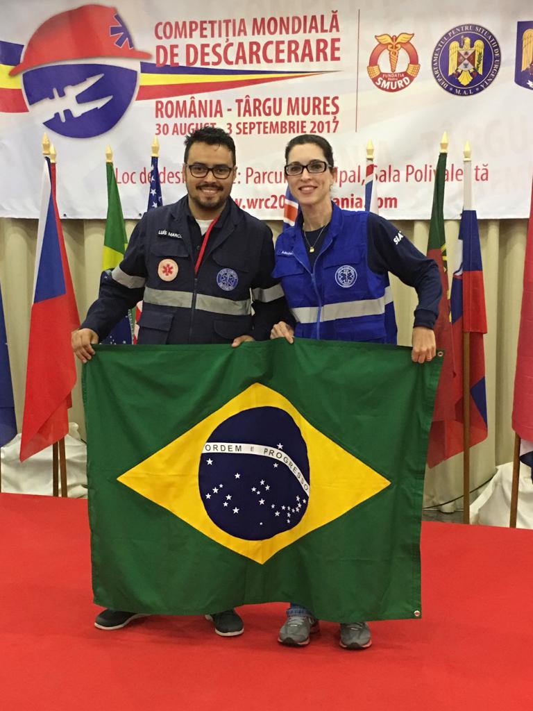 O enfermeiro Luis Gaudêncio é a dupla de Michele em todas as competições. A foto foi tirado quando representaram o Brasil na Romênia. Foto: acervo pessoal. O enfermeiro Luis Gaudêncio é a dupla de Michele em todas as competições. A foto foi tirado quando representaram o Brasil na Romênia. Foto: acervo pessoal.