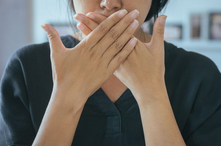 Alteração no hálito pode indicar problemas de saúde, como diabetes descompensado (Foto: Bigstock)
