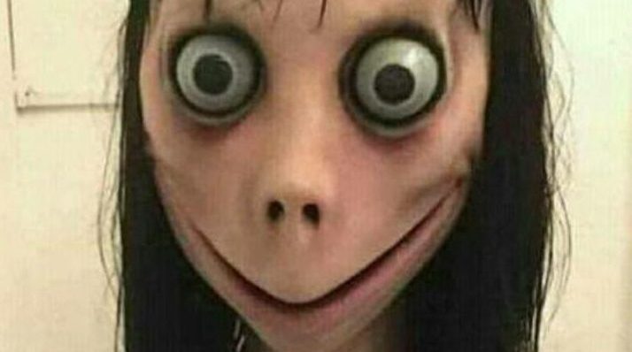 A personagem Momo, que aterrorizou crianças e adolescentes no ano passado, está de volta em outros meios de divulgação. (Foto: reprodução WhatsApp)