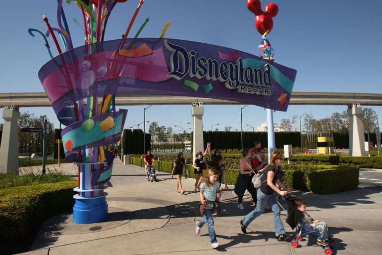 Disney anunciou que proibirá cigarros de todos os tipos nos parques a partir de maio (Foto: Divulgação)