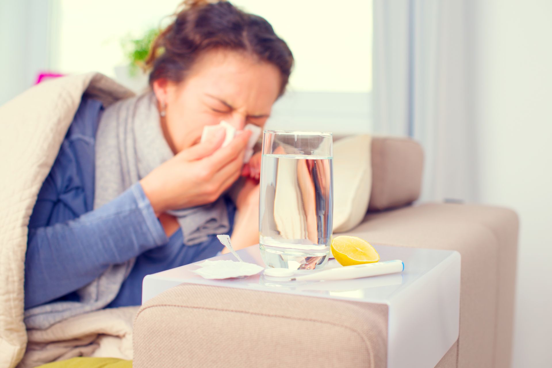 Os sintomas da gripe e resfriado são similares, mas o tratamento é diferente. Foto: Bigstock.