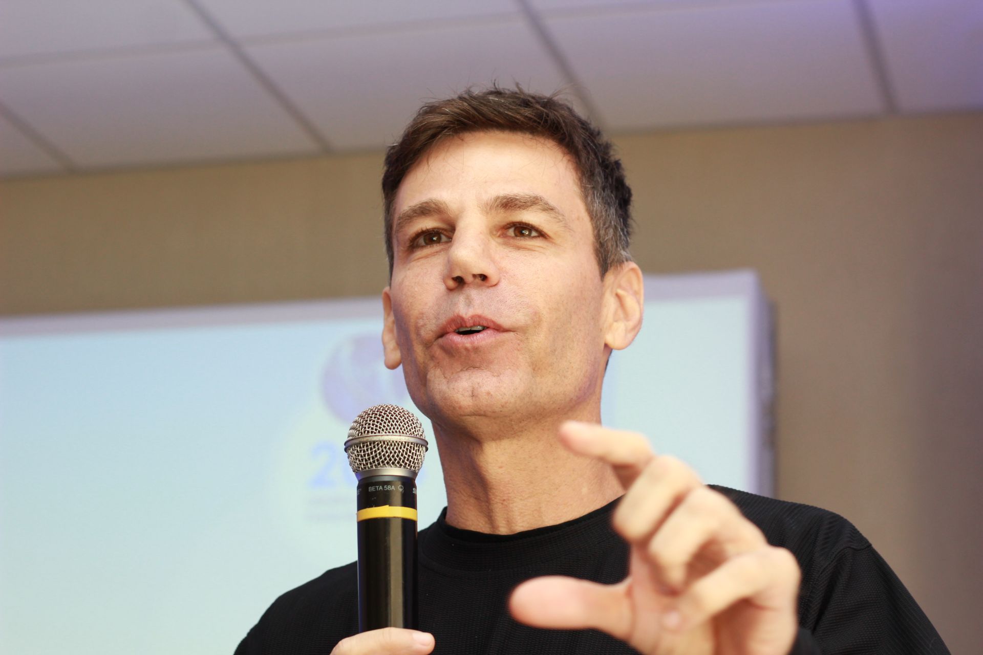 Márcio Atalla, professor de educação física e apresentador do quadro "Medida Certa", do Fantástico, fará uma entrevista ao vivo com o Viver Bem nesta quinta-feira (11), às 14h30 (Foto: Divulgação) Márcio Atalla, professor de educação física e apresentador do quadro "Medida Certa", do Fantástico, fará uma entrevista ao vivo com o Viver Bem nesta quinta-feira (11), às 14h30 (Foto: Divulgação)