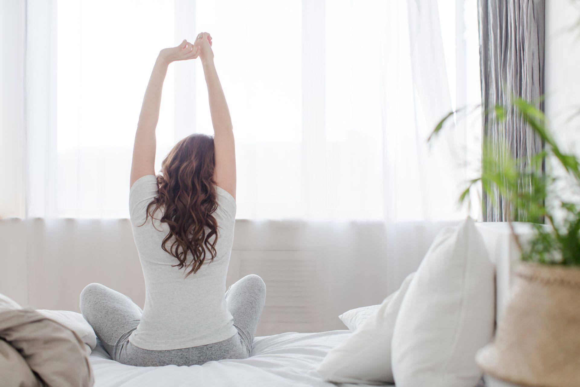 Sessões de alongamento e exercícios físicos na rotina ajudam contra dor lombar. Foto: Bigstock Sessões de alongamento e exercícios físicos na rotina ajudam contra dor lombar. Foto: Bigstock