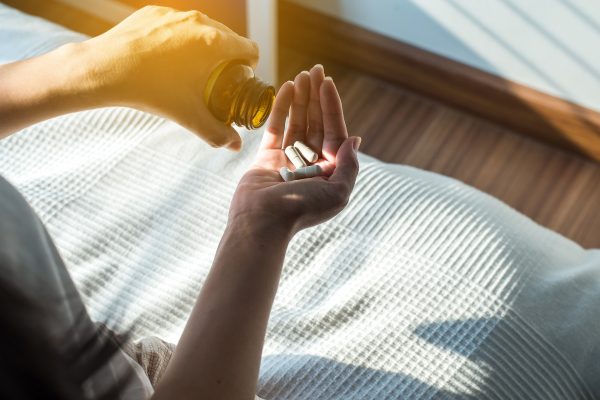 Melatonina para combater insônia: quem precisa mesmo dela? Especialistas defendem que o uso da melatonina para a insônia deve ser a última cartada para a resolução do problema.