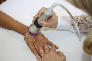 Brasileiros desenvolvem aparelho que promete aliviar as dores da fibromialgia Foto: Divulgação/USP